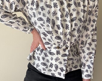 Vintage Tres Beau Paisley Wrap Shirt – Gold Button Detail – Size 12.