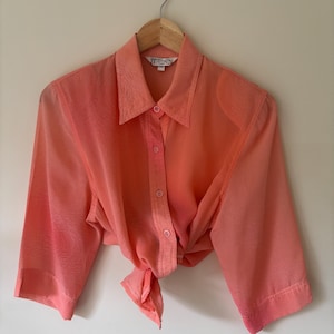 Vintage perzikkleurige tweekleurige blouse | Doorschijnende top met 3/4-mouwen | Ongeveer maat 10.