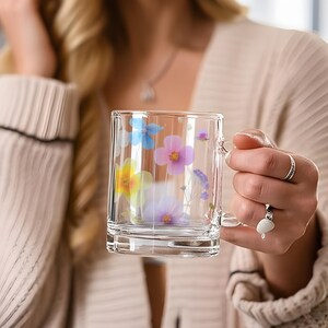 Wildflowers Glass Mug Floral Drinkware Pressed Flowers Print Mug for Tea & Coffee Lovers Floral Cup Gift Cute Kitchen Decor Mug 10oz(0.3 l)