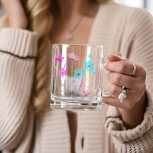 Wildflowers Glass Mug Floral Drinkware Pressed Flowers Print Mug for Tea & Coffee Lovers Floral Cup Gift Cute Kitchen Decor Mug 10oz(0.3 l)