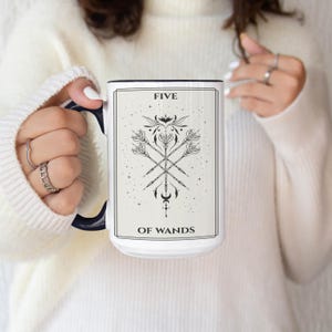 Mug carte de tarot, mug sorcière, tasse à café de tarot unique, divination, décoration occulte, ambiance sorcière, cadeau cinq baguettes pour lecteurs de tarot, tasse mystique