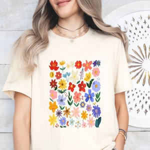 Womens Tshirt, Floral T-shirt, Spring shirt, Flower Tshirt, Mothers Day Tshirt, Gift for Grandma, Flower Shirt, Garden T-shirt, wildflower T