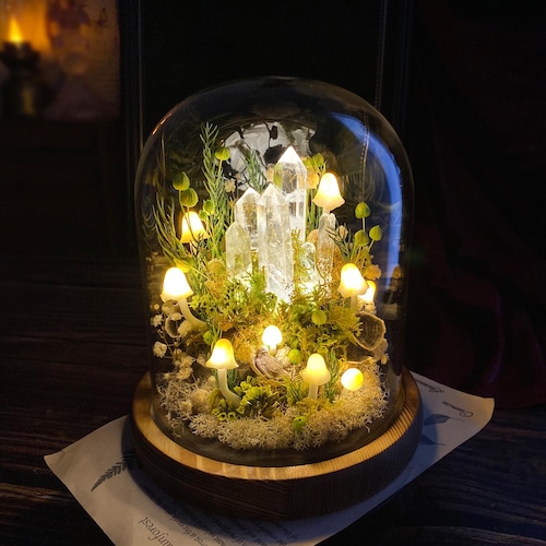 Piliers en cristal lumineux aux propriétés curatives, lampe champignon de la forêt enchantée, veilleuse en cristal fantastique, cadeau unique, décoration d'intérieur élégante