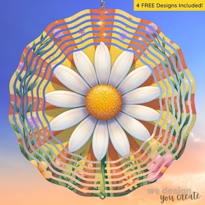 Peut inclure: Un mobile éolien sur le thème de la marguerite avec un centre jaune et des pétales blancs. Le design comprend des couches orange et jaune avec des lignes ondulées bleues et des motifs floraux. Le texte indique "4 FREE Designs Included!" et "we design you create".