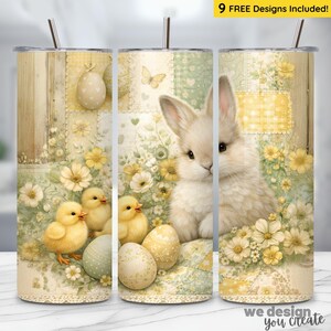 Puede incluir: Un vaso de acero inoxidable con un diseño temático de Pascua. El diseño presenta un conejito blanco, pollitos amarillos, huevos decorados y flores. El texto "9 FREE Designs Included!" es visible en la parte superior. El texto "we design you create" está en la esquina inferior derecha.