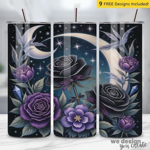 Puede incluir: Un vaso de acero inoxidable con un diseño floral que presenta rosas negras, flores moradas y una luna creciente sobre un cielo estrellado. El texto "9 FREE Designs Included!" es visible en la parte superior. El texto "we design you create" está en la esquina inferior derecha.