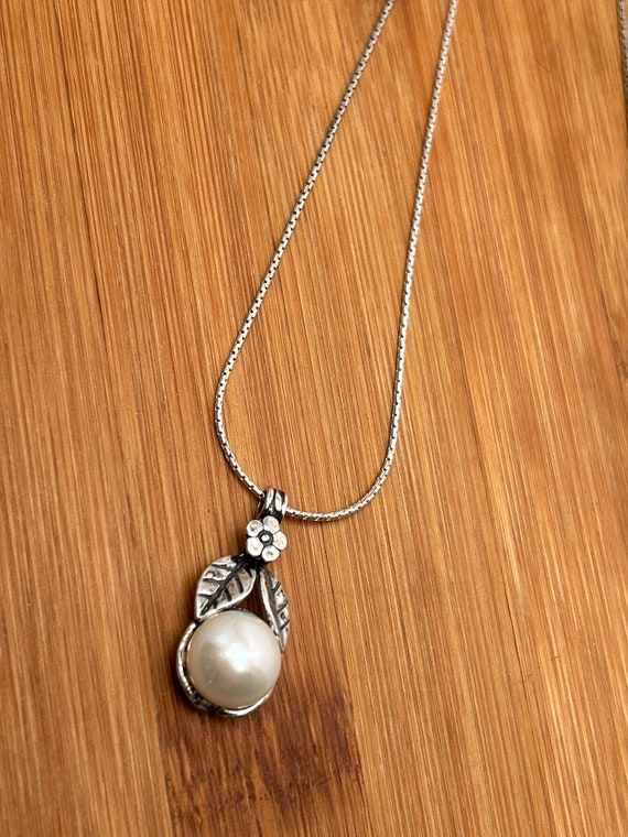Elegant 18” Israeli Pearl Necklace with Sterling Silver Floral Design - Artist Signed PZ