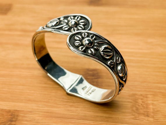 Beautiful Taxco Sterling Silver Clamp Bracelet with Sunflower Motif