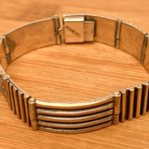 Vintage Mexican Sterling Silver Hinged Bracelet, 6 3/4&quot; Length, Fits 6 1/2&quot; Wrist, 34.3 Grams