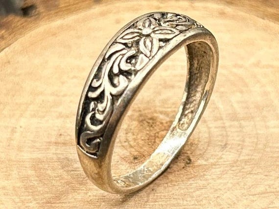 Vintage Sterling Silver Floral Vine Ring | Engraved Nature Pattern Band Size 8.5 | 925 Silver Timeless Unisex Jewelry Maker Marked