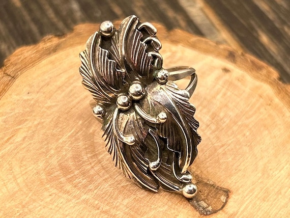 Vintage Sterling Silver Leaf Ring, Navajo Design, Size 6.5, Nature Motif Jewelry