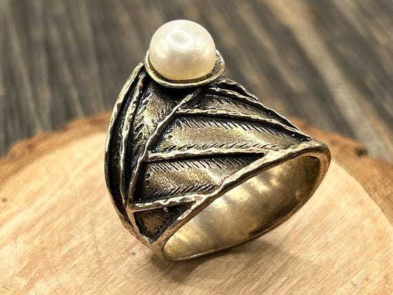 Whimsical Pearl & Sterling Silver Leaf Ring, Size 9