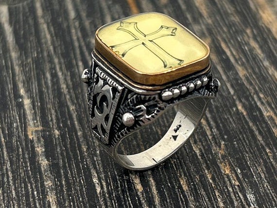Antique Style Sterling Silver Templar Cross Ring with Resin Inclusions, Size 10 1/4