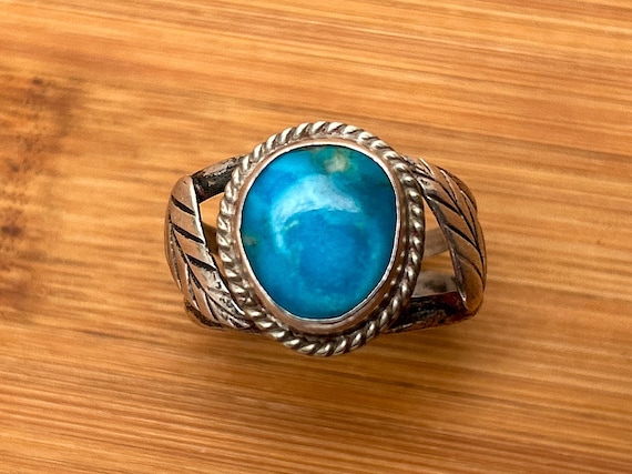 Native American Sterling Silver Ring with Mesmerizing Turquoise Swirls and Leaf Adornments