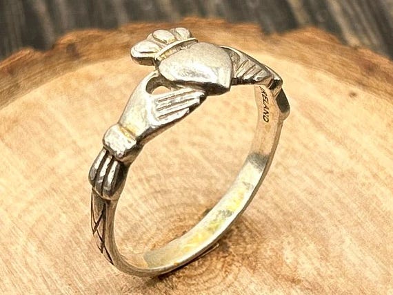Vintage JMH Sterling Silver Claddagh Ring Ireland | Size 8 Irish Love, Loyalty & Friendship Band