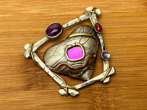Modernist Susan Maria Buckley Sterling Silver Niobium Heart Brooch/Pendant with Gemstone