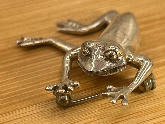 Sterling Silver Good Luck Frog Brooch Articulated