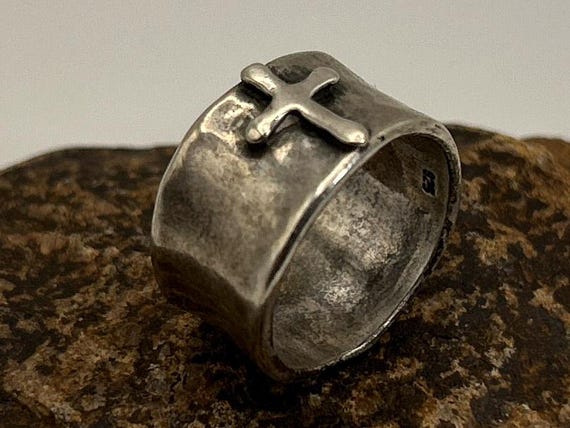 Sterling Silver Hammered Cross Ring Wide Band Size 7.5 Vintage Religious Jewelry
