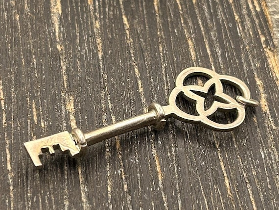 Enchanting Sterling Silver Skeleton Key Pendant - Vintage 925 MX Charm