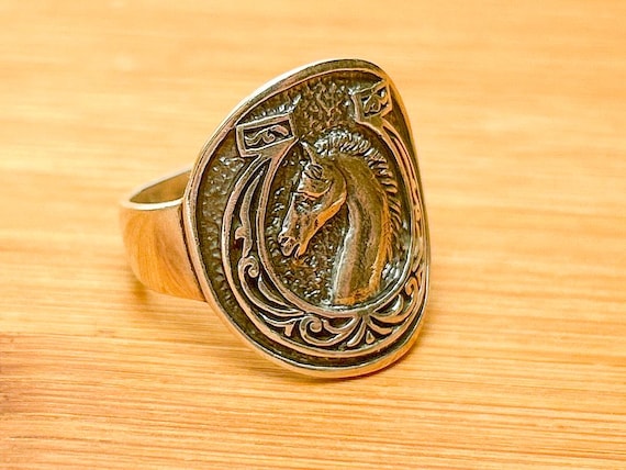 Sterling Silver Horse Profile Ring with Horseshoe Frame