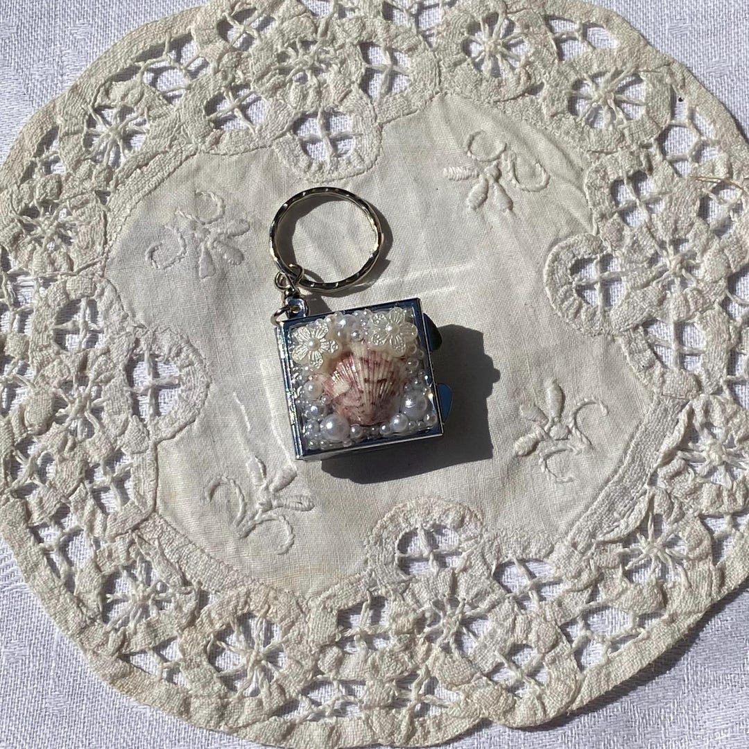 Seashell & Pearl Mirror Compact Keychain – Purse Charm or Bag Accessory ...