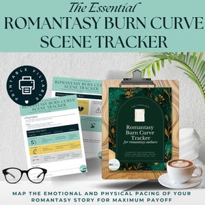 Puede incluir: Un rastreador de escenas para autores de romance, con el texto "Romantasy Burn Curve Scene Tracker". La imagen incluye páginas impresas, una carpeta con pinza, una taza de café y gafas. El rastreador ayuda a los autores a planificar el ritmo emocional y físico de sus historias.
