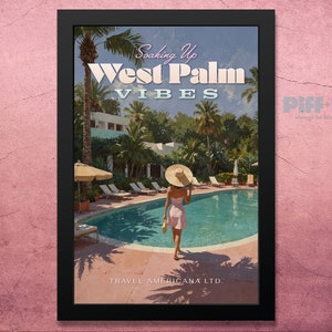 Puede incluir: Un cartel de viaje de estilo retro con una mujer con un sombrero de paja caminando hacia una piscina. El cartel tiene el texto "Soaking Up West Palm Vibes" y "Travel Americana LTD."