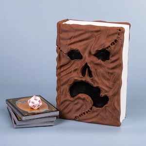 Deck-Box MTG Haunted Mansion | Magic the Gathering | Commandant de l'EDH | Contient plus de 100 cartes | Rangement pour dés gothique