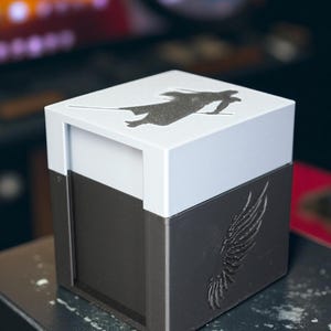Sephiroth Kommandanten Deck Box - Passend für 100 doppelärmelige MTG Karten + Token Slot - Final Fantasy 7 Geschenk