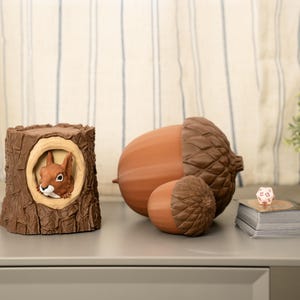 MTG Commander Card & Dice Holder: Squirrel Tree Stump Deck Box and Acorn