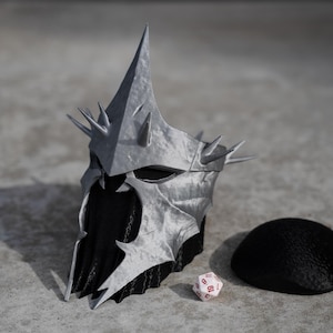 Deck Box MTG Commander – Casque Witch King | Porte-cartes LOTR | Présentoir Le Seigneur des Anneaux