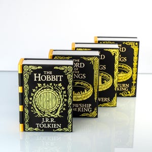 MTG The Lord of the Rings Deck Box – Book Tome (4 Editions) | 100 Sleeved Cards Commander | Middle-earth Storage