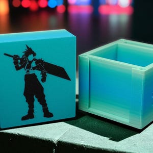 Cloud Strife Kommandant Deck Box - Passend für 100 doppelärmelige MTG Karten + Token Slot