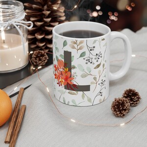 Taza L, regalo de copa de nombre inicial para amigos, regalo de taza de café para ella, regalo de dama de honor, regalo del Día de las Madres para ella