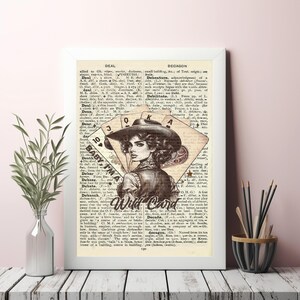 Vintage kaartspel elegantie met wildcard-thema en woordenboekdefinities - Cowgirl tijdloze muurkunst voor directe download
