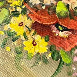 Pu&ograve; includere: Un primo piano di un dipinto di un mazzo di fiori. I fiori sono dipinti in tonalit&agrave; di rosso, giallo, bianco e verde. Il dipinto &egrave; realizzato su una tela testurizzata.