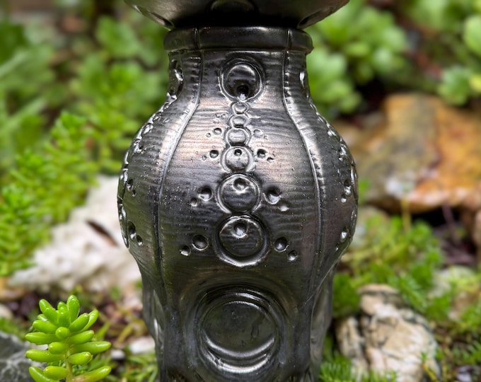 Alien Urn
