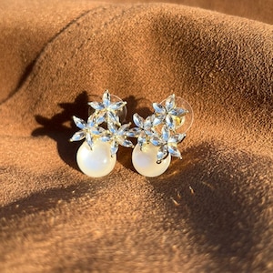 Flower Stud Earring,Tiny & Dainty Opal Pearl Earrings