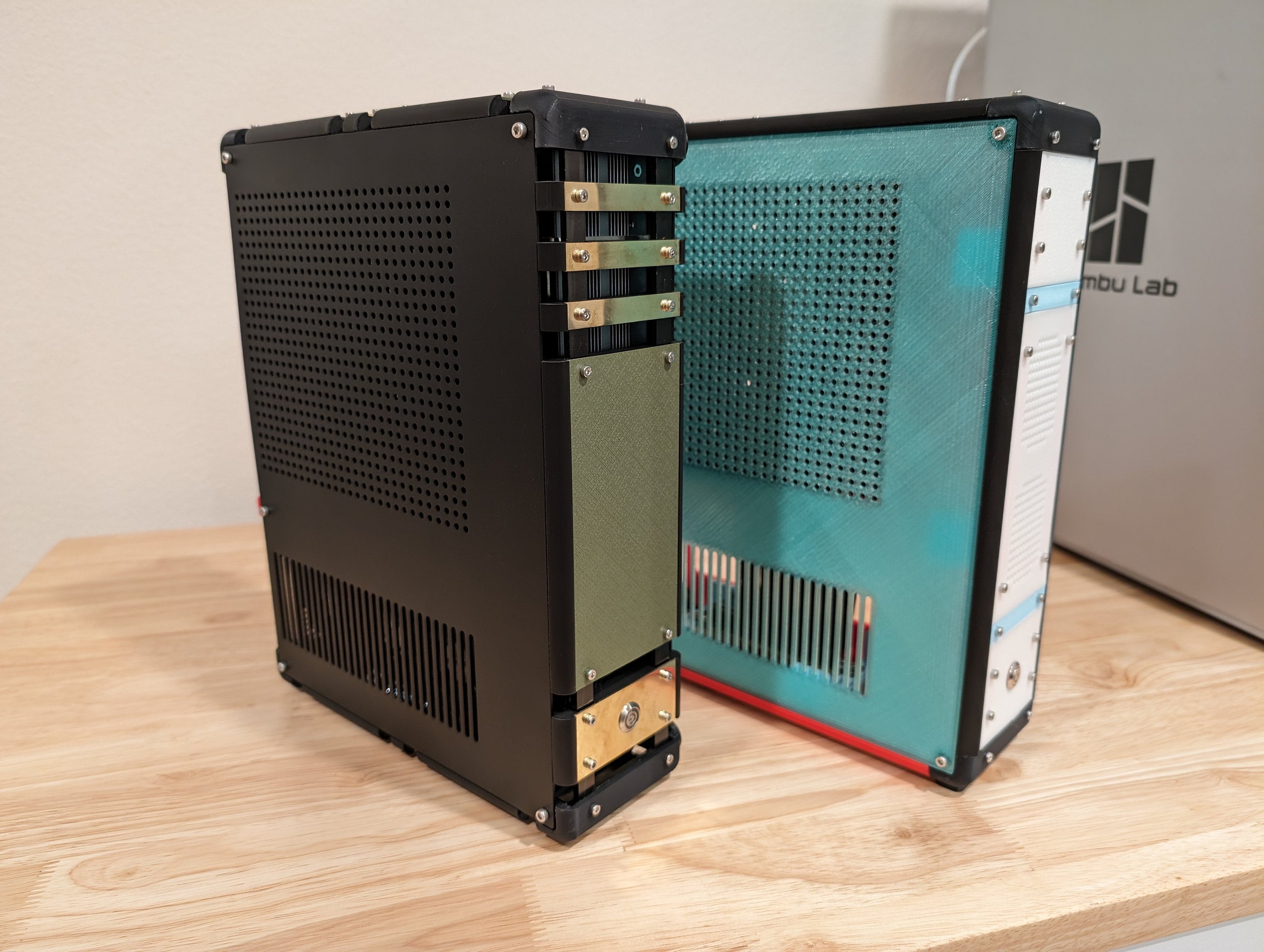 Building compact size cubic microatx PC case from plexi and 3D printed