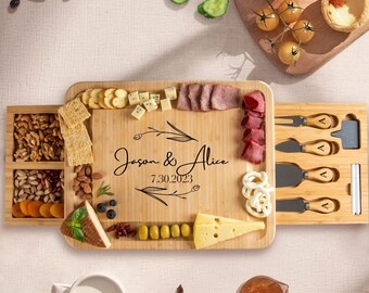 Planche de charcuterie personnalisée, cadeau de mariage personnalisé pour les couples, planche de fromage en bambou, maman parent 25e anniversaire de mariage, 40e belle-mère