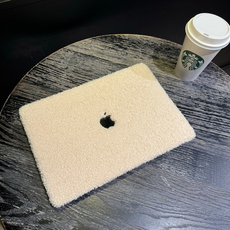 Teddy Furry Fluffy Bouclé Peluche Texturée Apple MacBook Pro Air Retina Ordinateur portable 13 14 15 16 pouces Housse Housse Crème Blanc Beige Doux 13,6 image 7