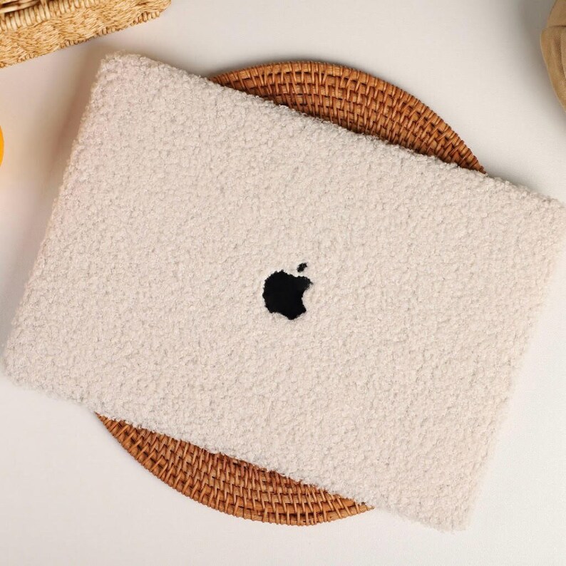 Fluffy Teddy Furry Bouclé Plush Textured Apple MacBook Pro Air Retina Laptop 13 14 15 16 inch Case Cover Sleeve Cream White Beige Bild 2