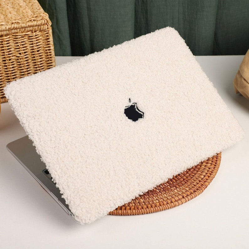 Fluffy Teddy Furry Bouclé Plush Textured Apple MacBook Pro Air Retina Laptop 13 14 15 16 inch Case Cover Sleeve Cream White Beige Bild 3