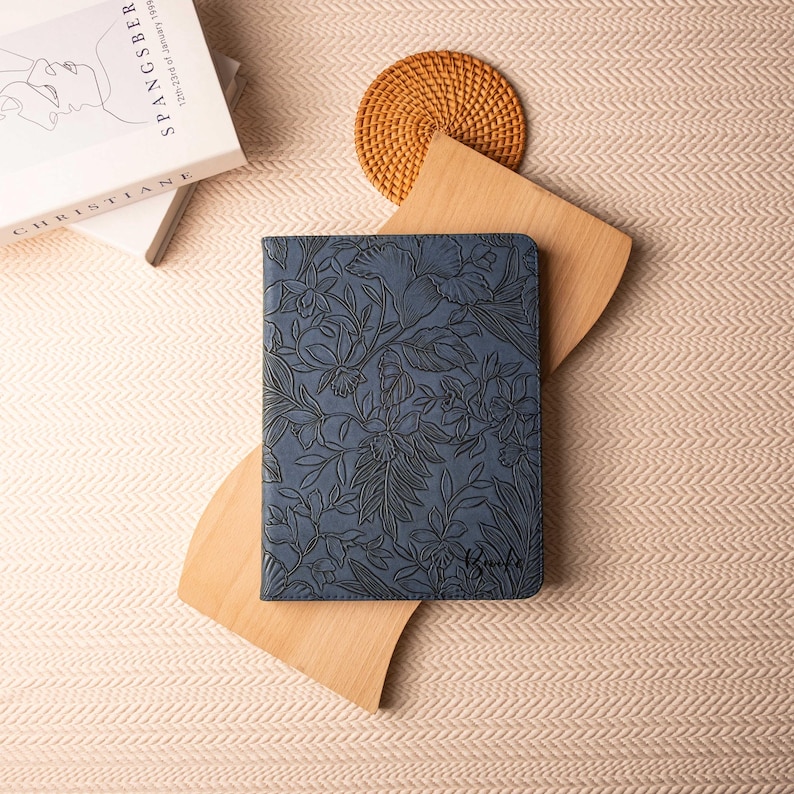 Retro Dark Blue Flower Personalized Leather iPad Case for Air 5 Case, iPad Cover For iPad 10.2" 10.9" iPad 2022/21/20 Case, iPad Mini 7 Case