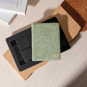 Custodia in pelle con cinturino e motivo floreale verde retrò per Kindle, custodia per Kindle Paperwhite 12° (7''), custodia per Kindle Colorsoft Kindle 6'' 2024 (11°), regalo per lei