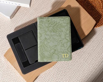 エンボス加工グリーンレザー Kindle ハンドストラップとスタンド付き Kindle Paperwhite 12インチ 7インチケース パーソナライズギフト