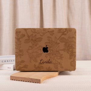 Personalized Embossed Brown Flower Leather Hard Case for MacBook M4 A3241 A3112 M3 Air 15 A3114 MacBook Pro 16 15 14 13, 2025 Laptop Case