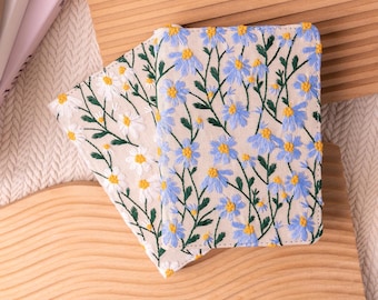 Capa para Kindle com margaridas azuis bordadas - Capa de tecido floral para Kindle Paperwhite 2024 de 7", Kindle de 11ª geração e Kindle de 6". Presente perfeito para ela.