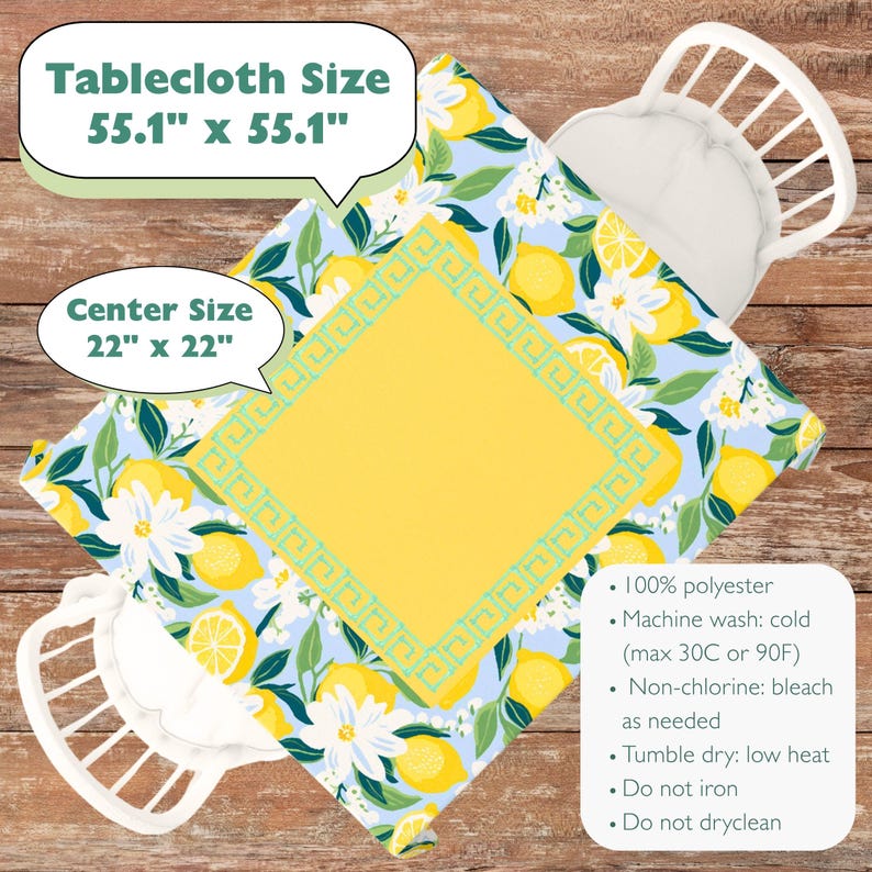 Puede incluir: Un mantel cuadrado con un estampado de limones y flores, que mide 140 x 140 cm. El centro es amarillo con un borde turquesa, y el centro mide 56 x 56 cm. El mantel es 100% poli&eacute;ster.