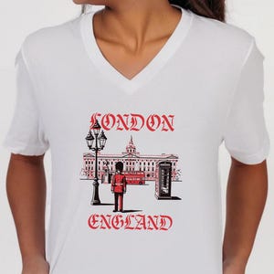 London England V-Neck Shirt, Queens Guard & British Landmark Print, UK Travel Souvenir, Londoner Gift Tee, Tourist V-Neck